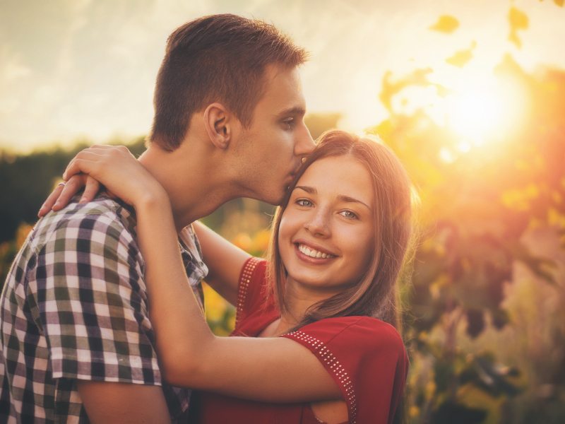 HOW TO MAKE GOOD FIRST IMPRESSIONS ON A DATE